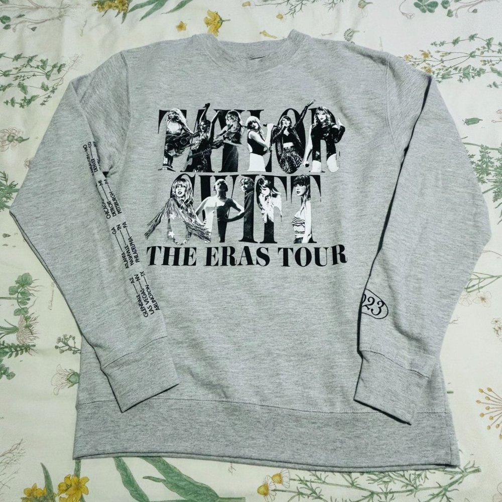 Taylor Swift The Eras Tour Gray Crewneck Regular Fit Size XS